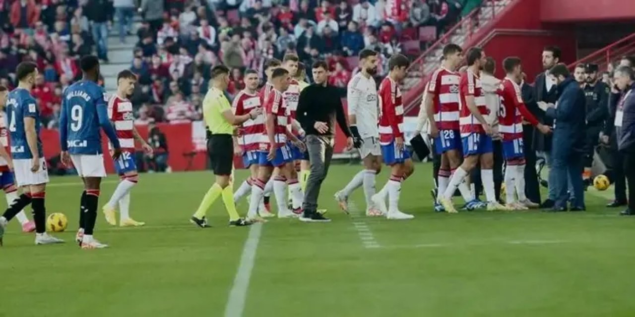 Taraftar tribünde hayatını kaybetti! Maç ertelendi