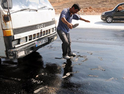 Dikkat! Sıcaktan asfalt eridi