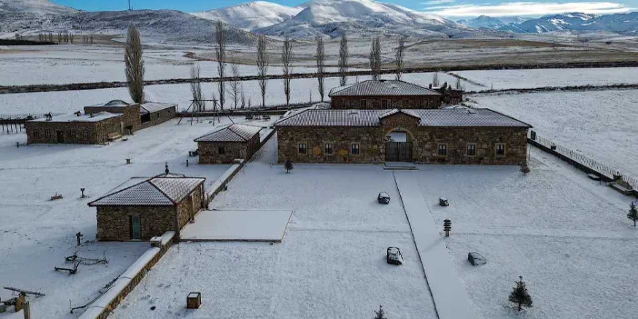 Bayburt'ta kar yağışı etkili oldu: Bölge beyaza büründü