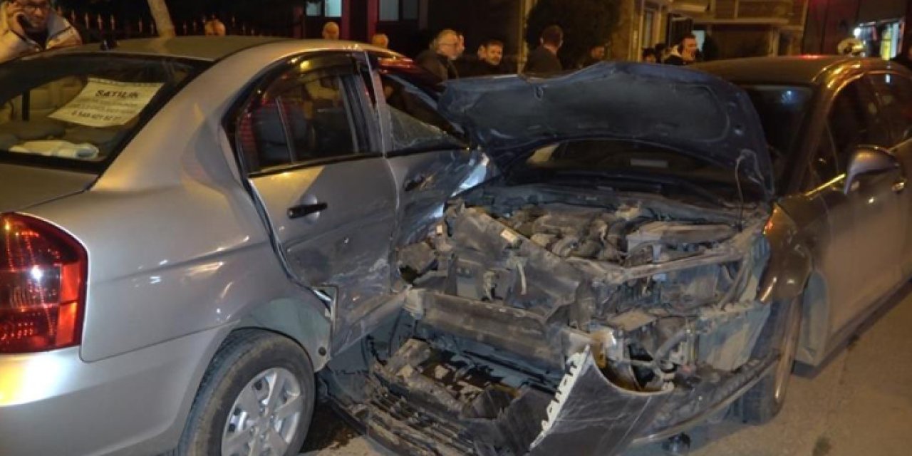 Bafra’da Kavşakta Çarpışan Otomobiller: 2 Sürücü Yaralandı