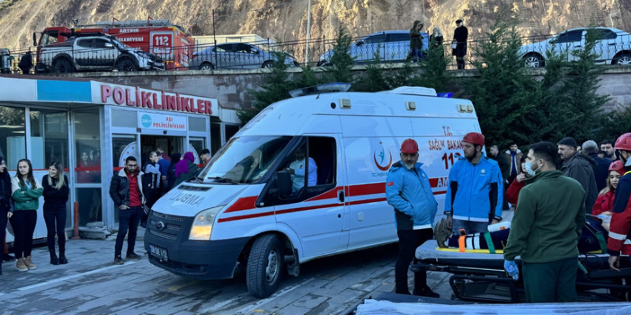 Artvin Devlet Hastanesi’nde yangın tatbikatı gerçeğini aratmadı