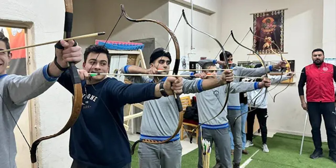 Bayburt'ta bağımlılıkla mücadeleye ok atarak dikkat çektiler