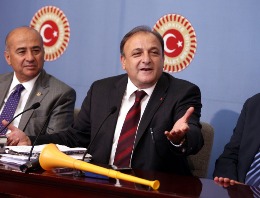 Mecliste Vuvuzelalı  toplantı