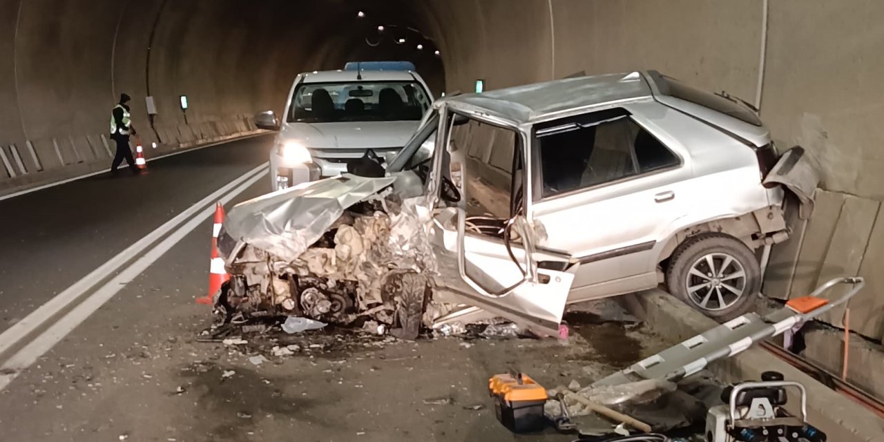 Artvin'de iki otomobil çarpıştı! 5 yaralı