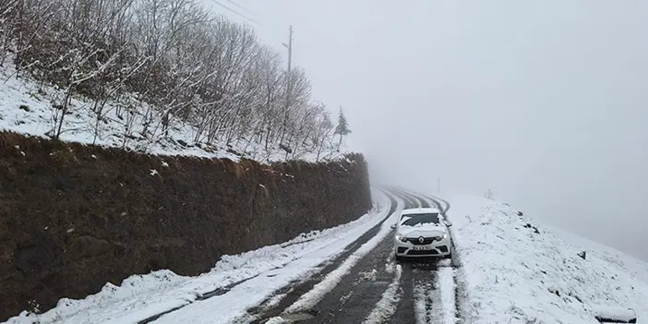 Trabzon'da kar yağışı etkisini artırıyor! 50 mahalle yolu ulaşıma kapandı