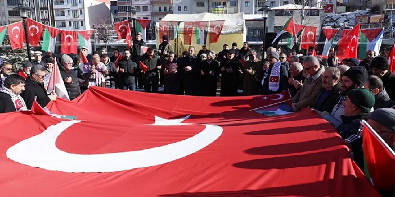 Bayburt'ta hem şehitler anıldı hem de Gazze için ateşkes çağrısı yapıldı