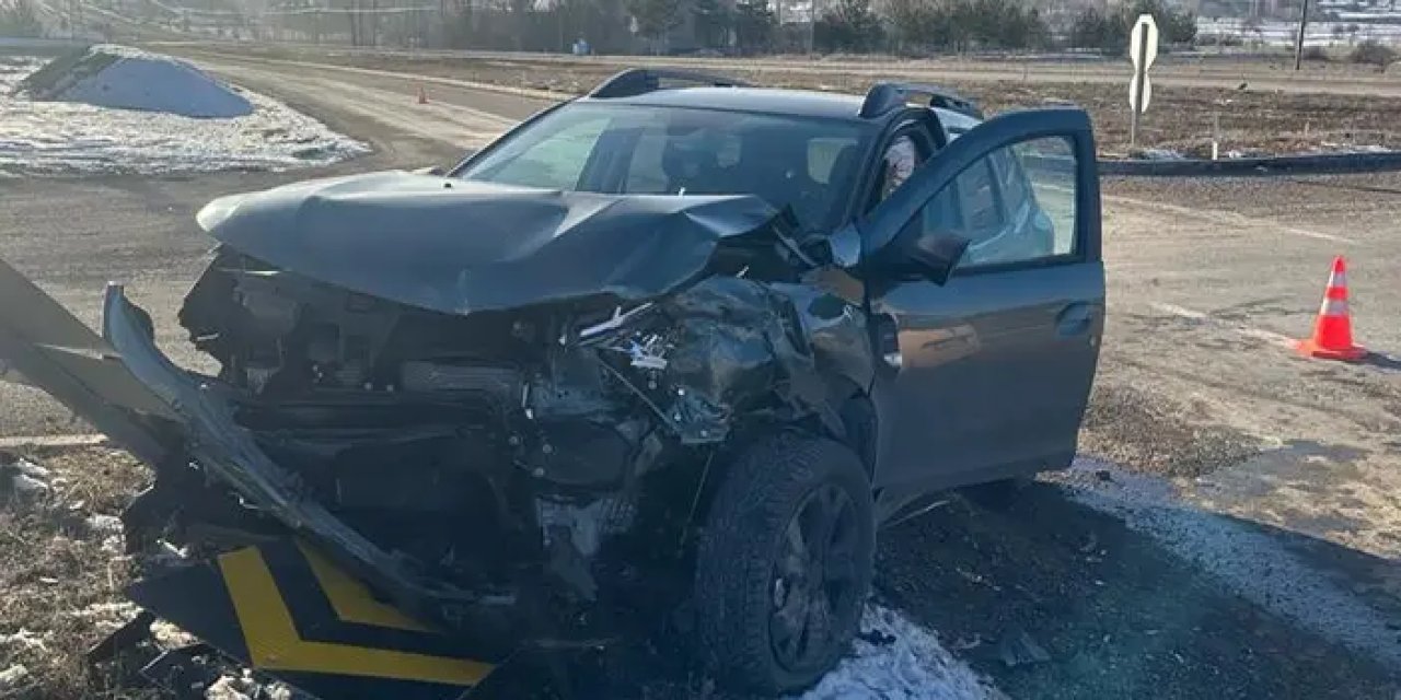 Bölgemizde trafik kazası! İki otomobil çarpıştı, 3 yaralı