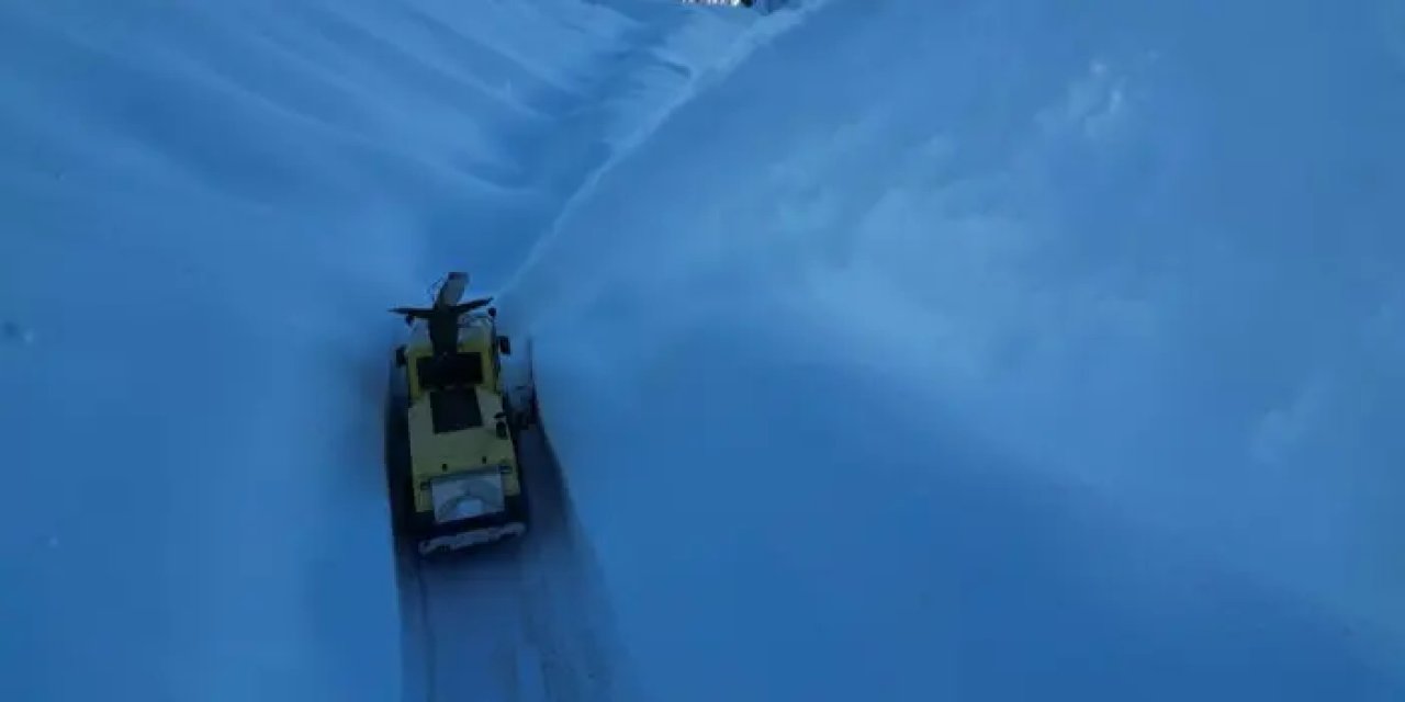 Artvin'de karla mücadele havadan görüntülendi