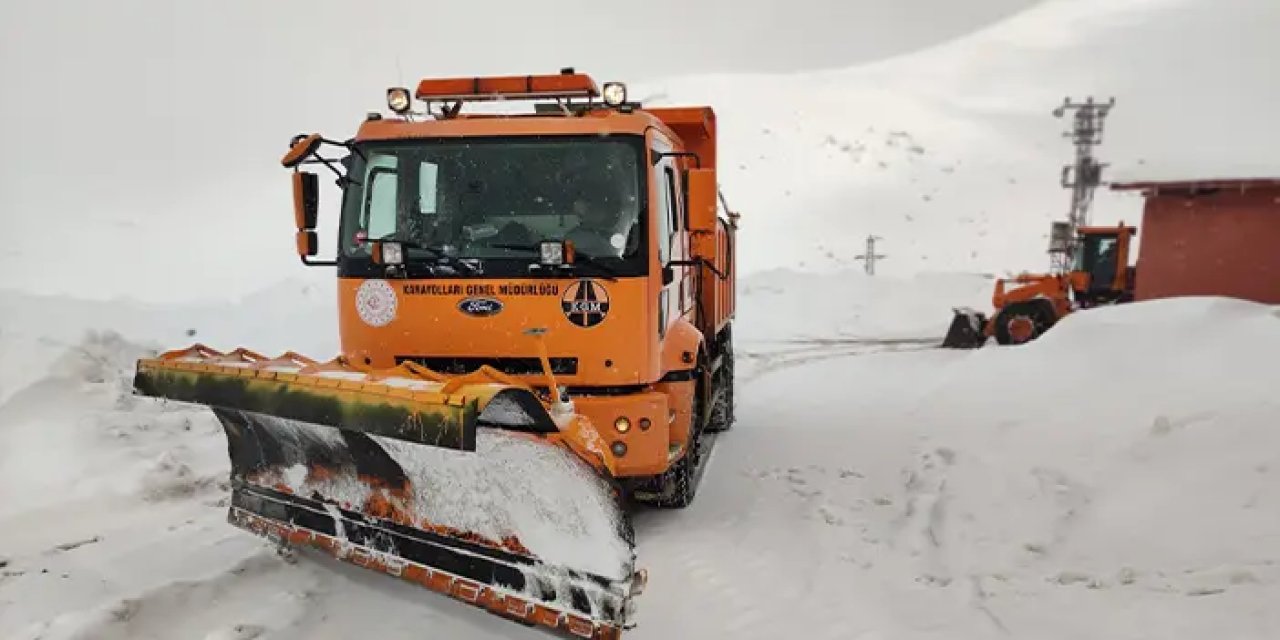 Giresun'da karla mücadele devam ediyor! Ekipler yoğun mesaide