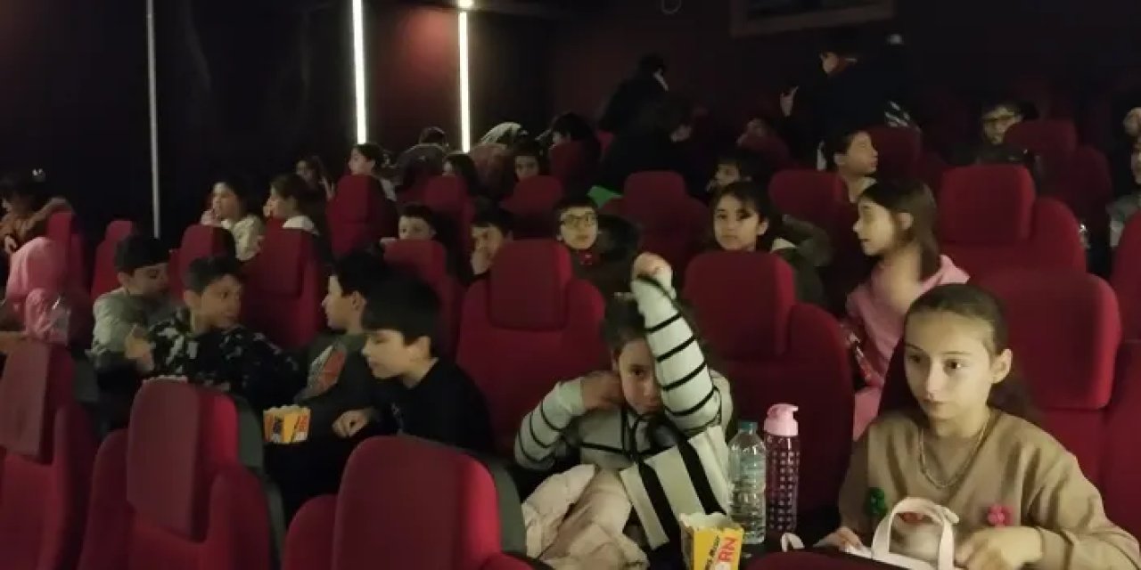 Trabzon'da minik öğrencilere sinema keyfi