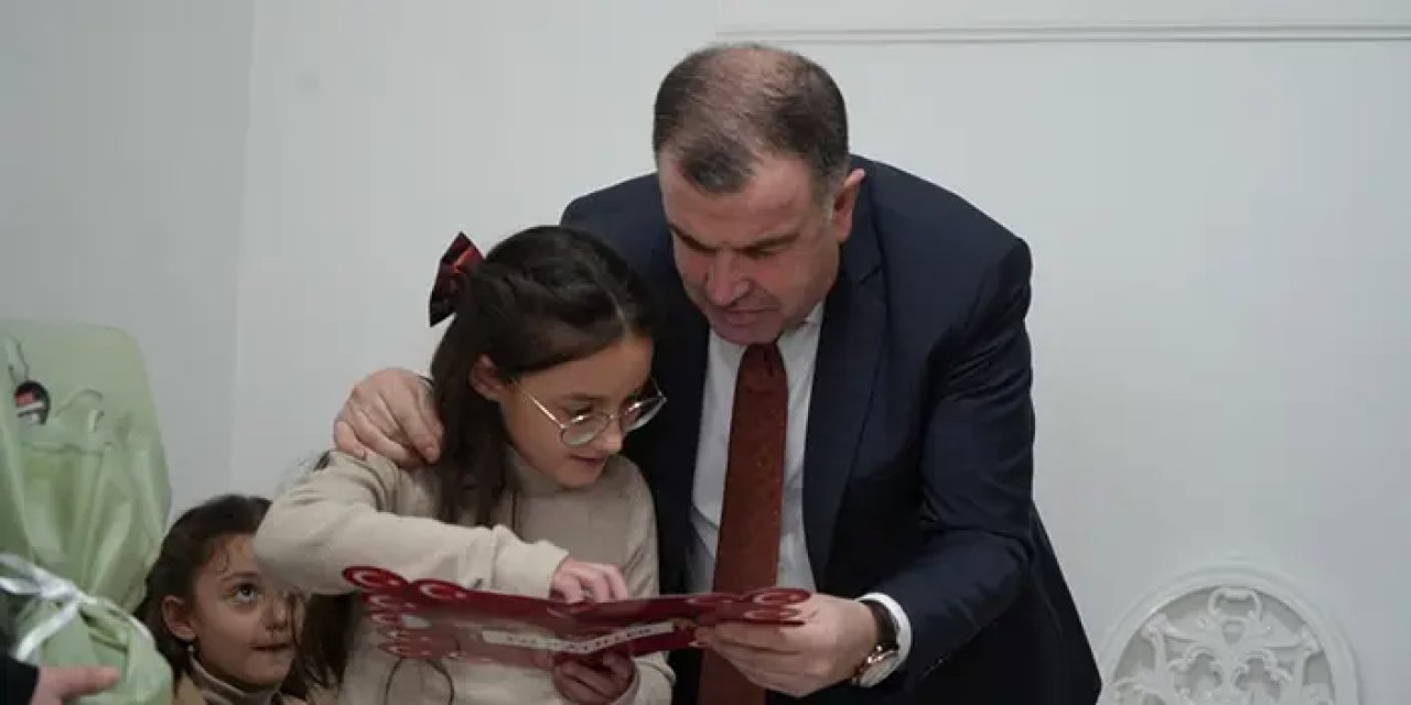 Bayburt Valisinden evde öğrenim gören minik Nursima'ya karne sürprizi