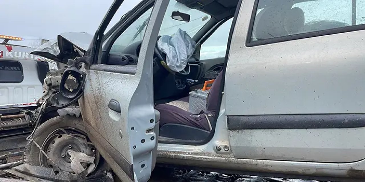 Samsun'da ağaca çarpan otomobilin sürücüsü yaralandı