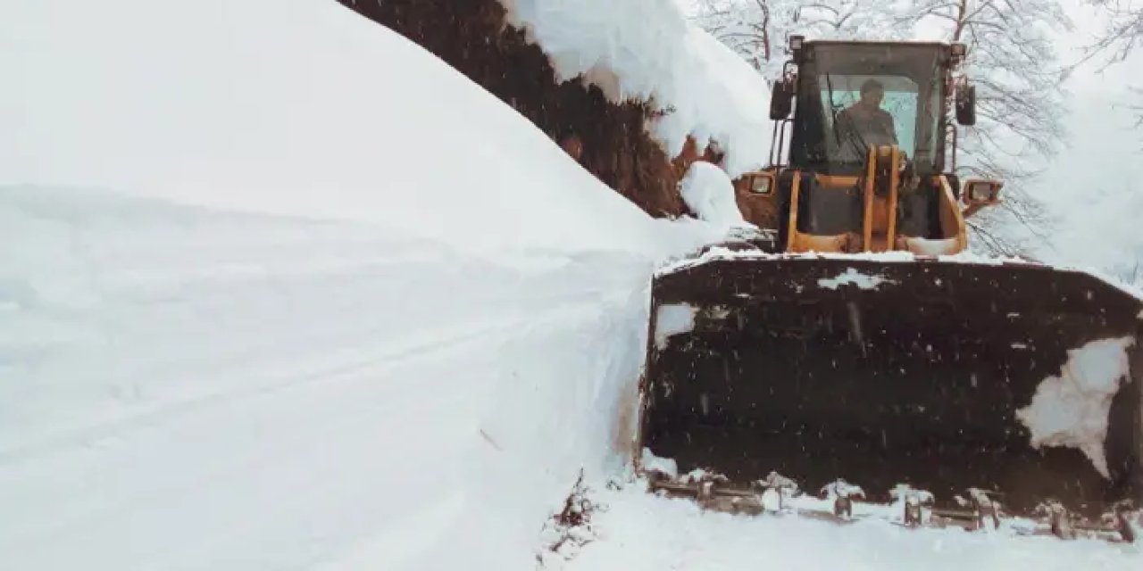 Doğu Karadeniz'de 74 köy yolu trafiğe kapalı!