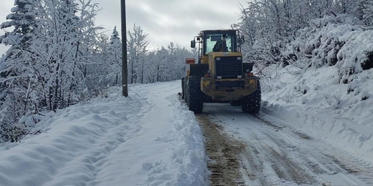 Trabzon'da ulaşıma kar engeli! 4 ilçede 35 mahalleye ulaşım sağlanamıyor