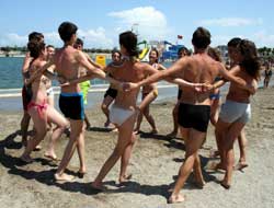 Dansçılar Karadeniz'de stres attı