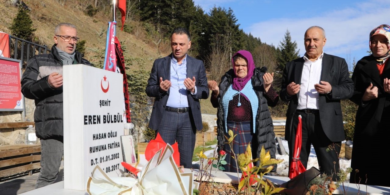 Maçka Belediye Başkanı Koray Koçhan seçim çalışmalarına Eren Bülbül'ün mezarını ziyaret ederek başladı