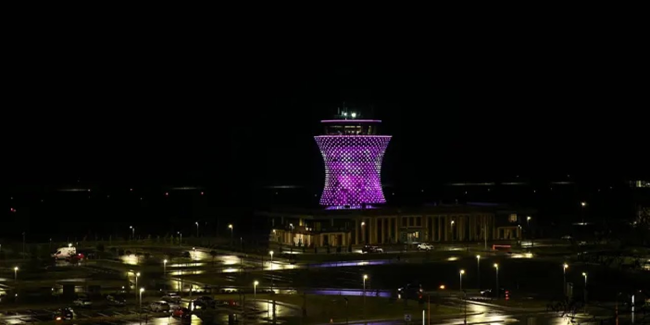 Rize-Artvin Havalimanı kanser riski farkındalığı için mor ışıkla aydınlatıldı