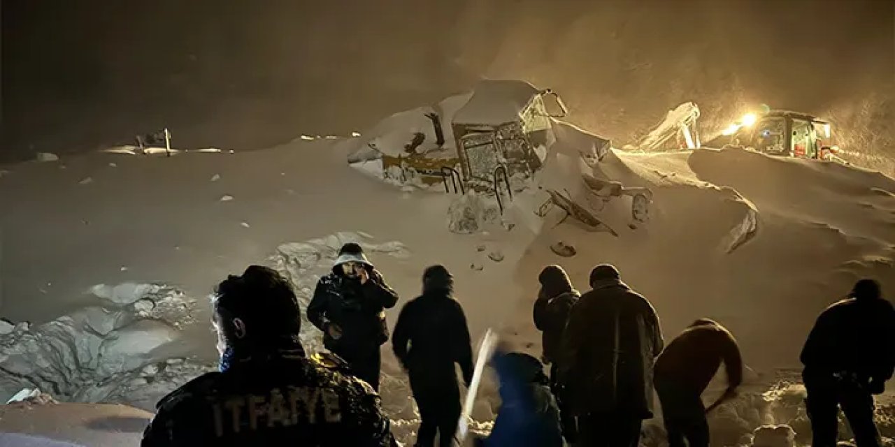 Çığ altında kalan iş makinesi operatöründen acı haber