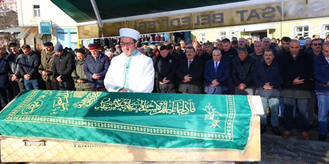 Artvin'de çığ altında kalıp hayatını kaybetmişti! İş makinesi operatörünün cenazesi defnedildi