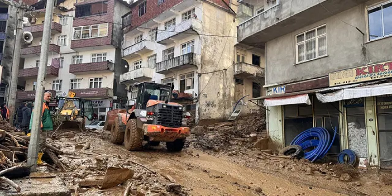 Artvin'de 5 bina boşaltıldı! Sel ve heyelan riskine önlem alındı