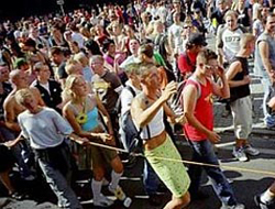 Aşk geçidinde panik 15 ölü