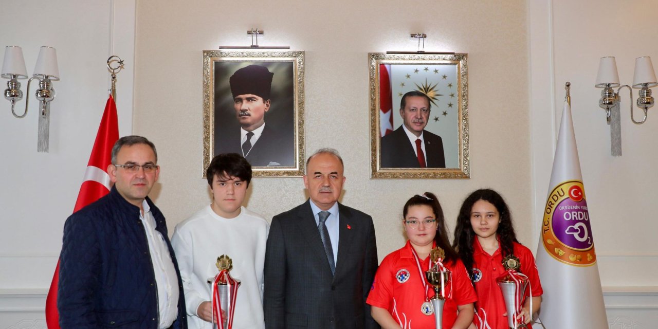 Ordu Valisi Muammer Erol başarılı sporcularla bir araya geldi