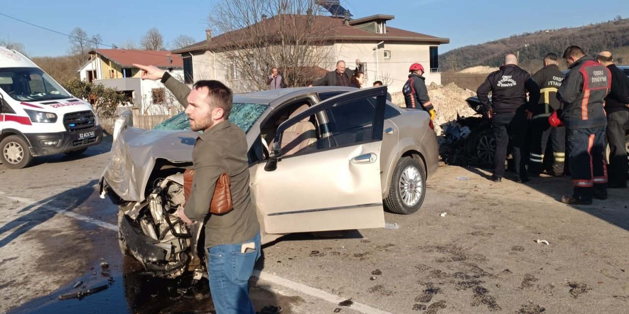 Ordu'da iki otomobil kafa kafaya çarpıştı! 2 ölü 2 yaralı