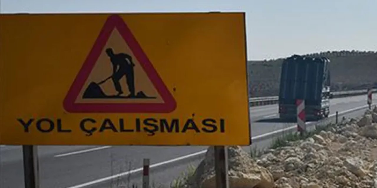 Artvin-Hopa yolunda heyelan! Ulaşım tek şerit