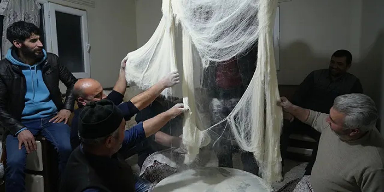 Bayburt'ta üretiliyor! Saatlerce uğraşılıyor ama dakikalar içinde bitiyor