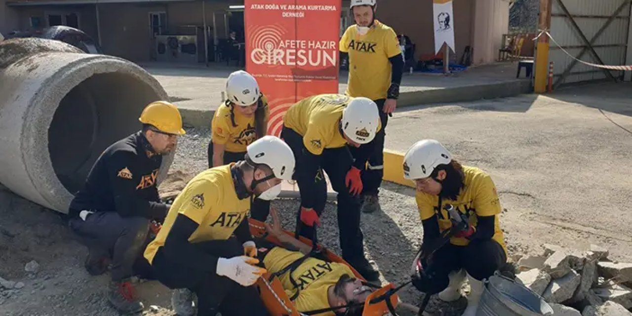 Giresun'da deprem tatbikatı gerçeği aratmadı!