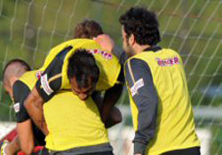 Alanzinho'yu rahat bırakmıyorlar