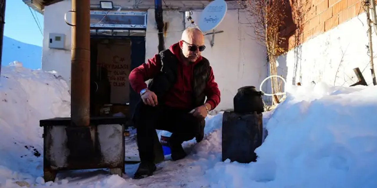 Bayburt'ta soğuğa meydan okudu! Mangal keyfi yaptı