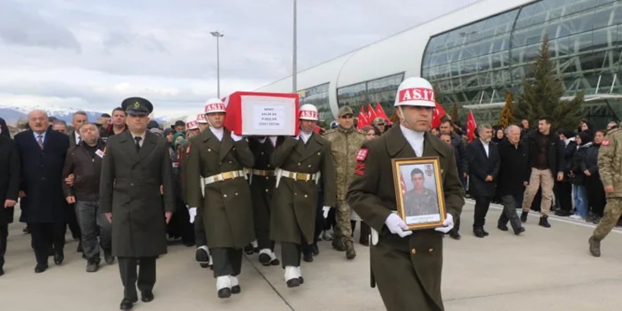 Şehit Piyade Sözleşmeli Er Salih Ay'ın cenazesi Erzincan'da törenle karşılandı