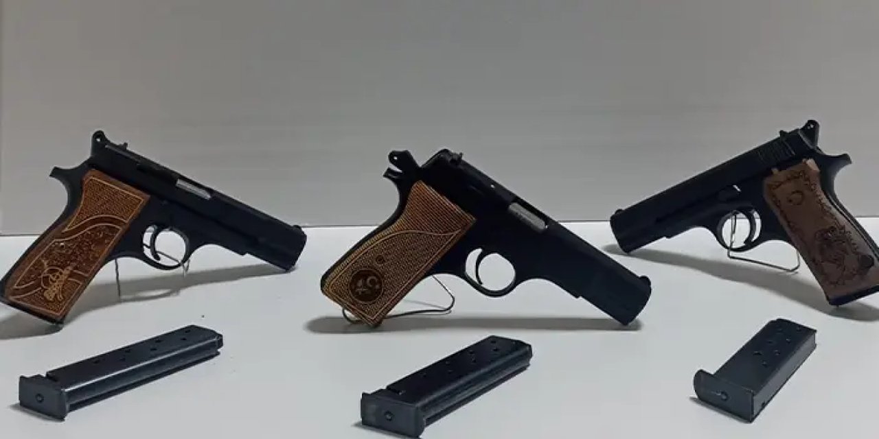 Samsun'da polisten operasyon! Araca gizlenen 3 tabanca ele geçirildi
