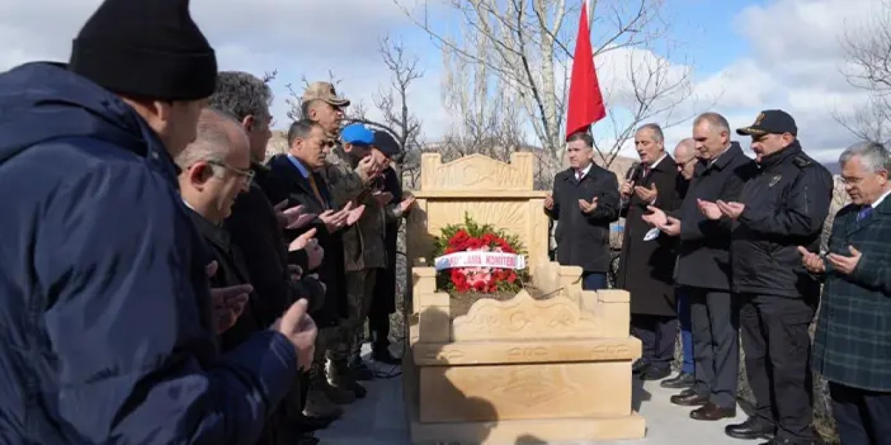 Bayburt'ta Milli kahramanlar kabirleri başında dualarla anıldı