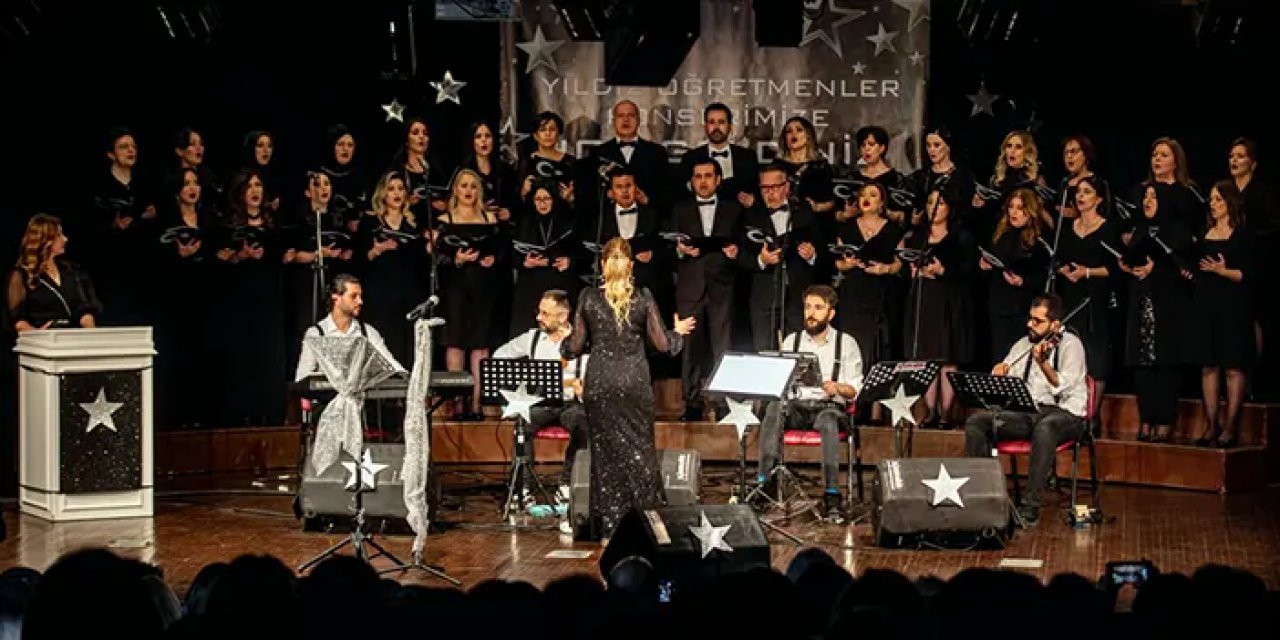 Trabzon'da öğretmenler koro ile ilgi odağı oldu