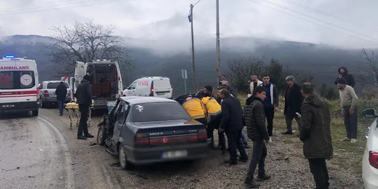 Tokat'ta tır ile otomobil çarpıştı! 6 yaralı