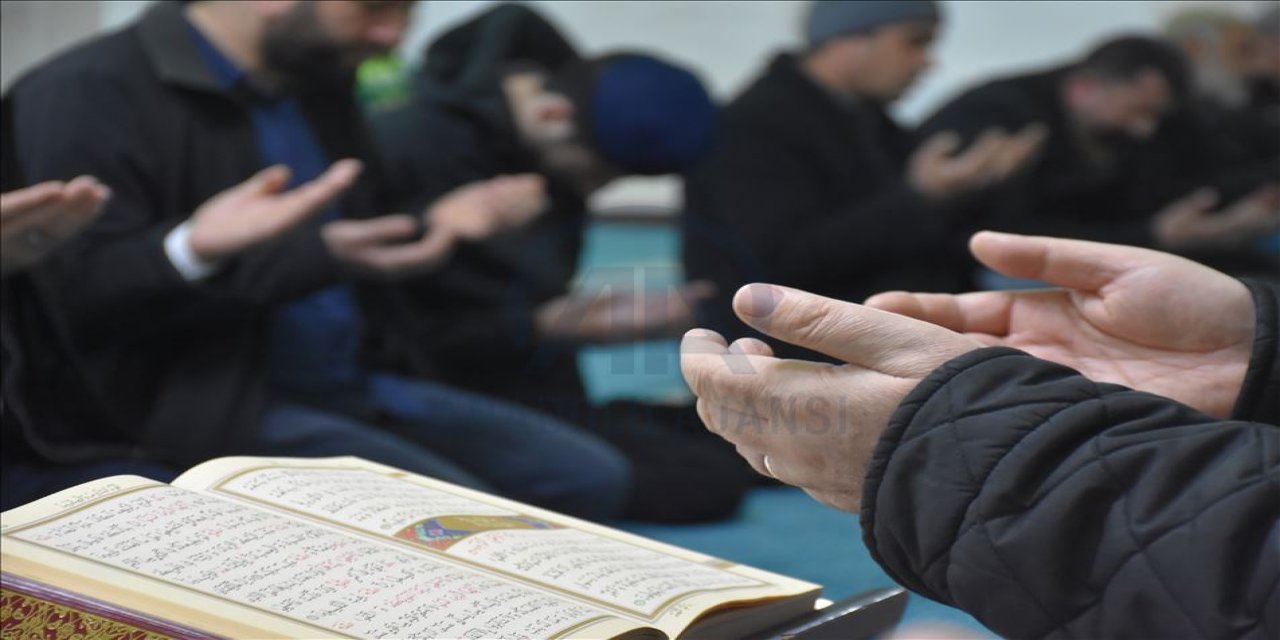 Berat Kandili'nde hangi dua ve sureler okunur?