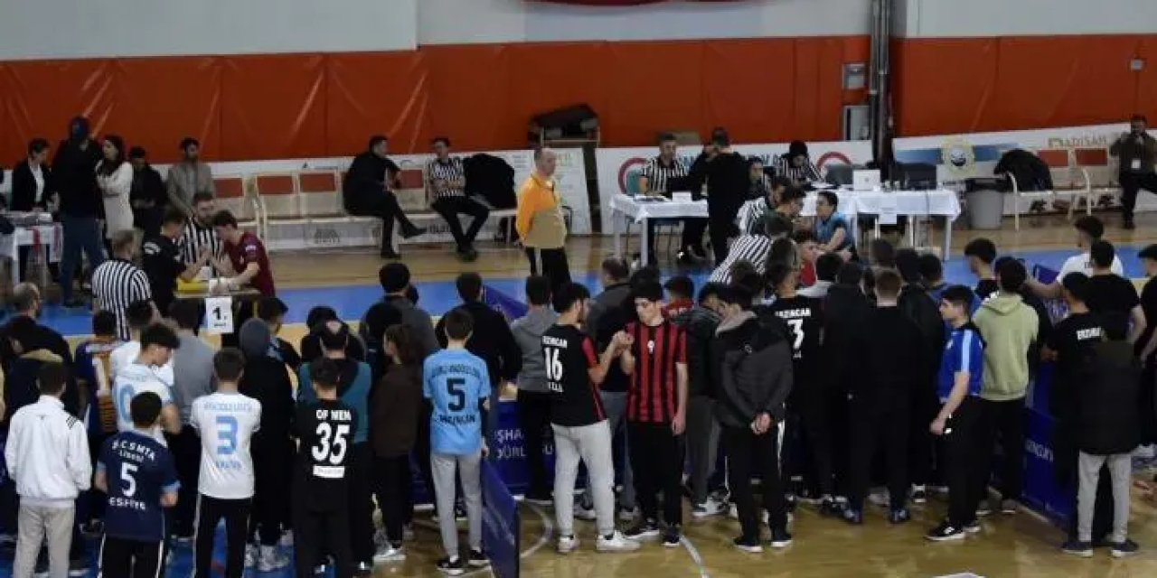 Gümüşhane'de bilek güreşi grup müsabakaları yapıldı