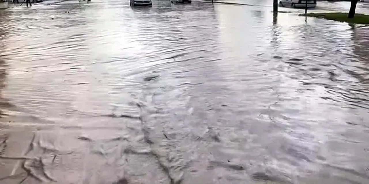 Sağanak yağış: ev ve iş yerlerini su bastı