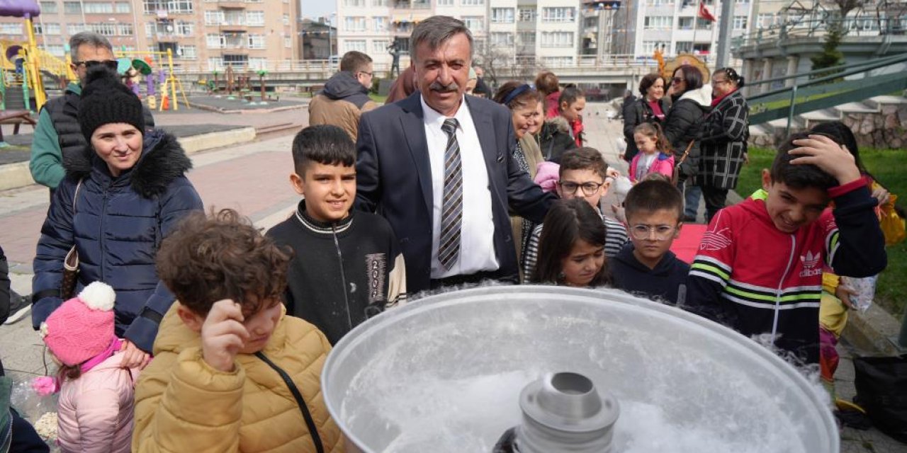Samsun'da muhtar adayından çocukların gönlüne dokunan hareket
