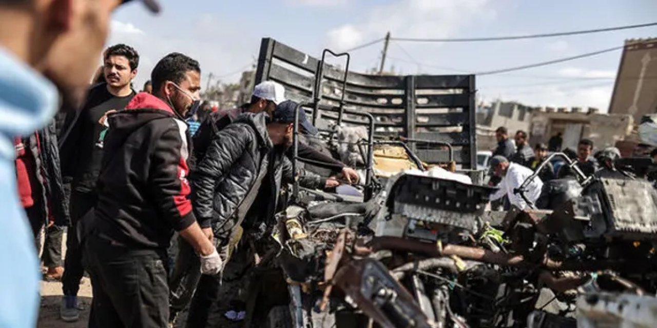 İsrail insani yardım taşıyan kamyonu vurdu: 9 ölü