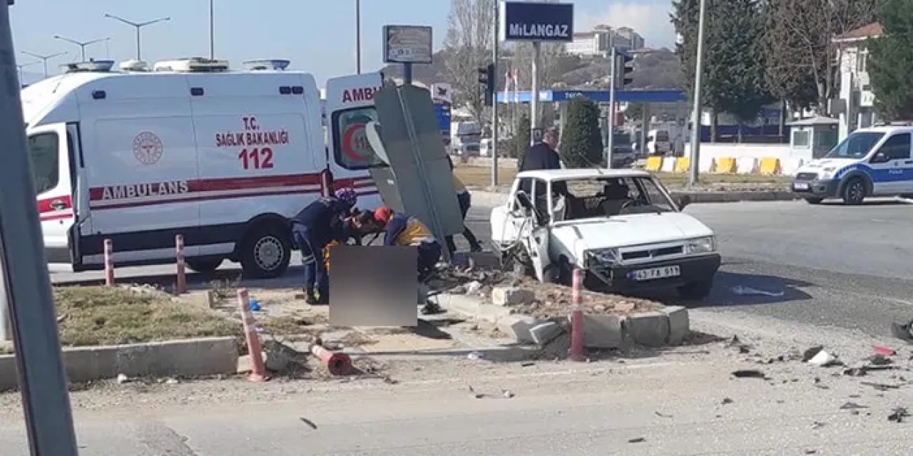 Kütahya'da otomobiller çarpıştı; 3 ölü, 2 yaralı