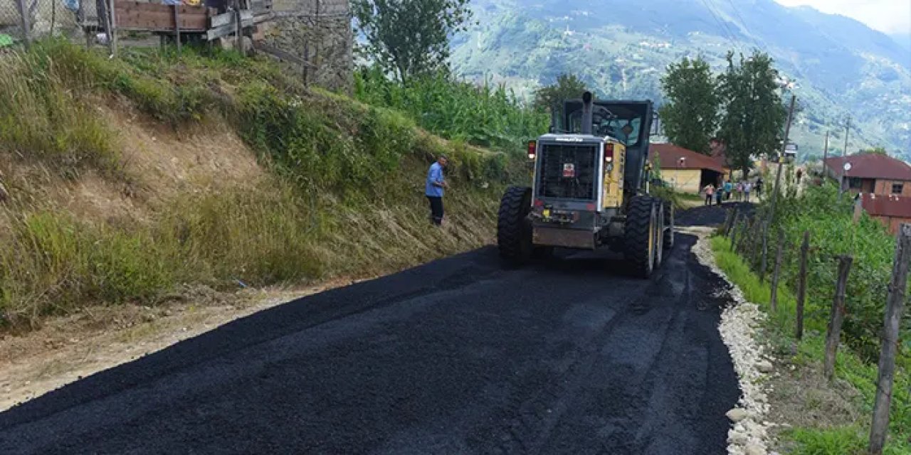 Ordu Altınordu'da beton ve asfalt yol çalışmaları sürüyor