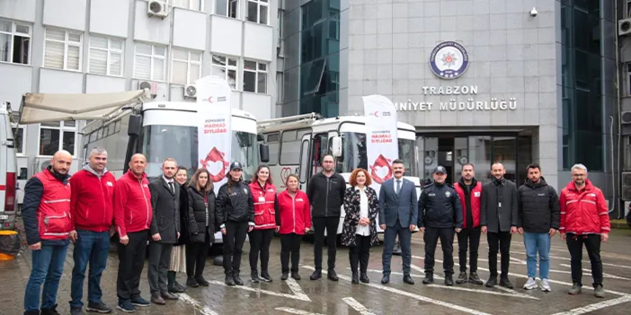 Trabzon'da polisler kan bağışında bulundu