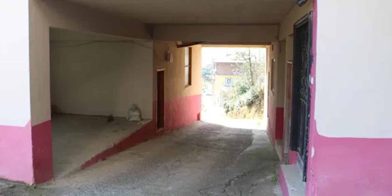 Rize'de bu cami görenleri şaşırtıyor! Altından yol geçiyor