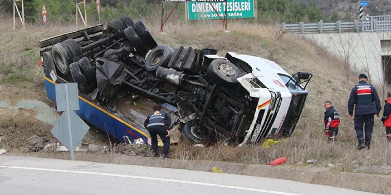 Amasya'da yakıt tankeri devrildi! 1 yaralı