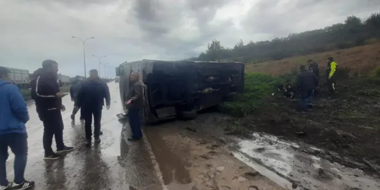 Hatay'da işçileri taşıyan servis devrildi! Feci kazada 4 yaralı var