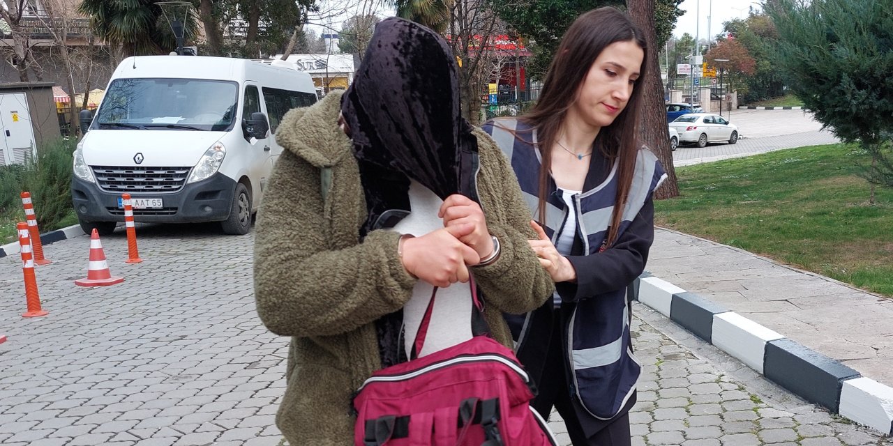 Kadın hırsızın ev sahibine yakalanma anı kameralarda!