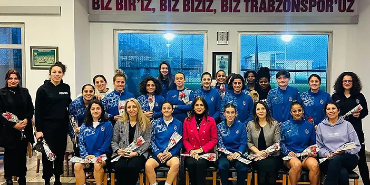 Trabzonspor Kadın Komisyonu Başkanı Hatice Öztürk’ten Kadın Futbol Takımına ziyaret